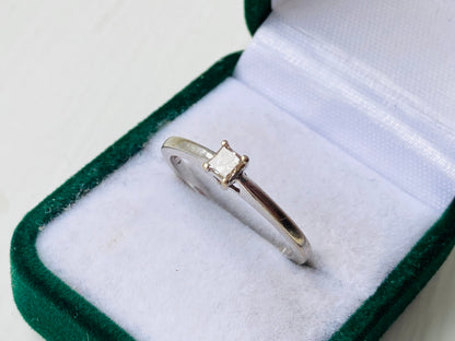 9ct Gold Diamond Ring