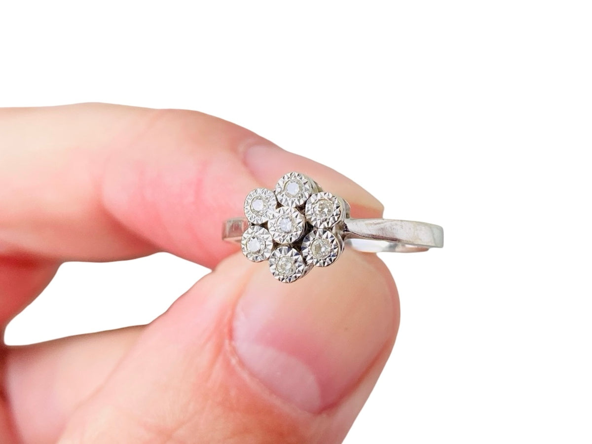 9ct Gold Diamond Daisy Ring
