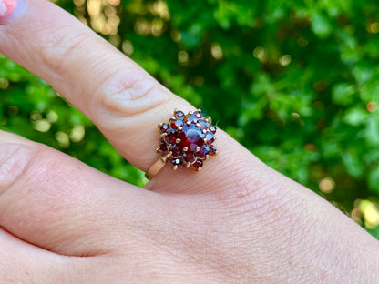 Vintage 9ct Gold Garnet Ring