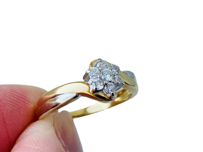 18ct Gold Diamond Daisy Ring