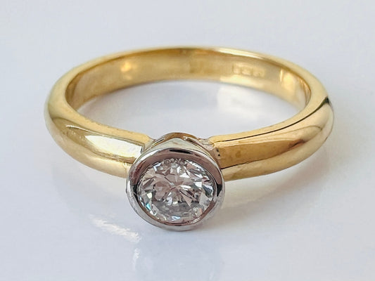 Vintage 18ct Gold Diamond Solitaire Ring