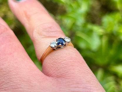 Vintage 18ct Gold Sapphire & Diamond Trilogy Ring
