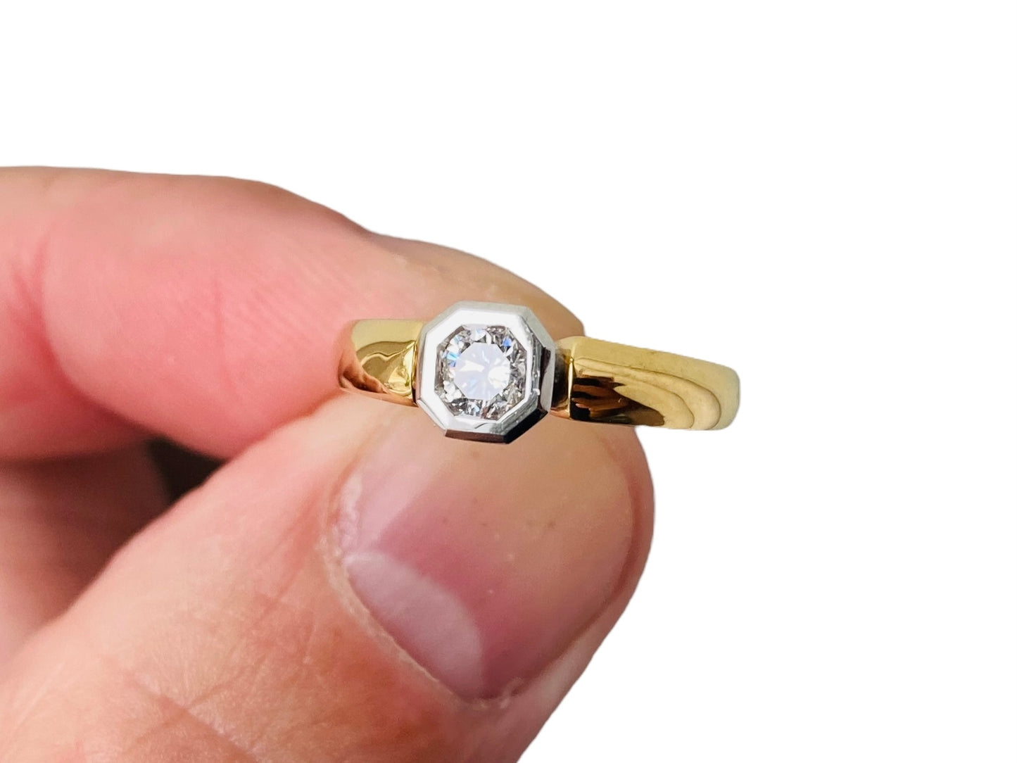 18ct Gold Diamond Solitaire Ring