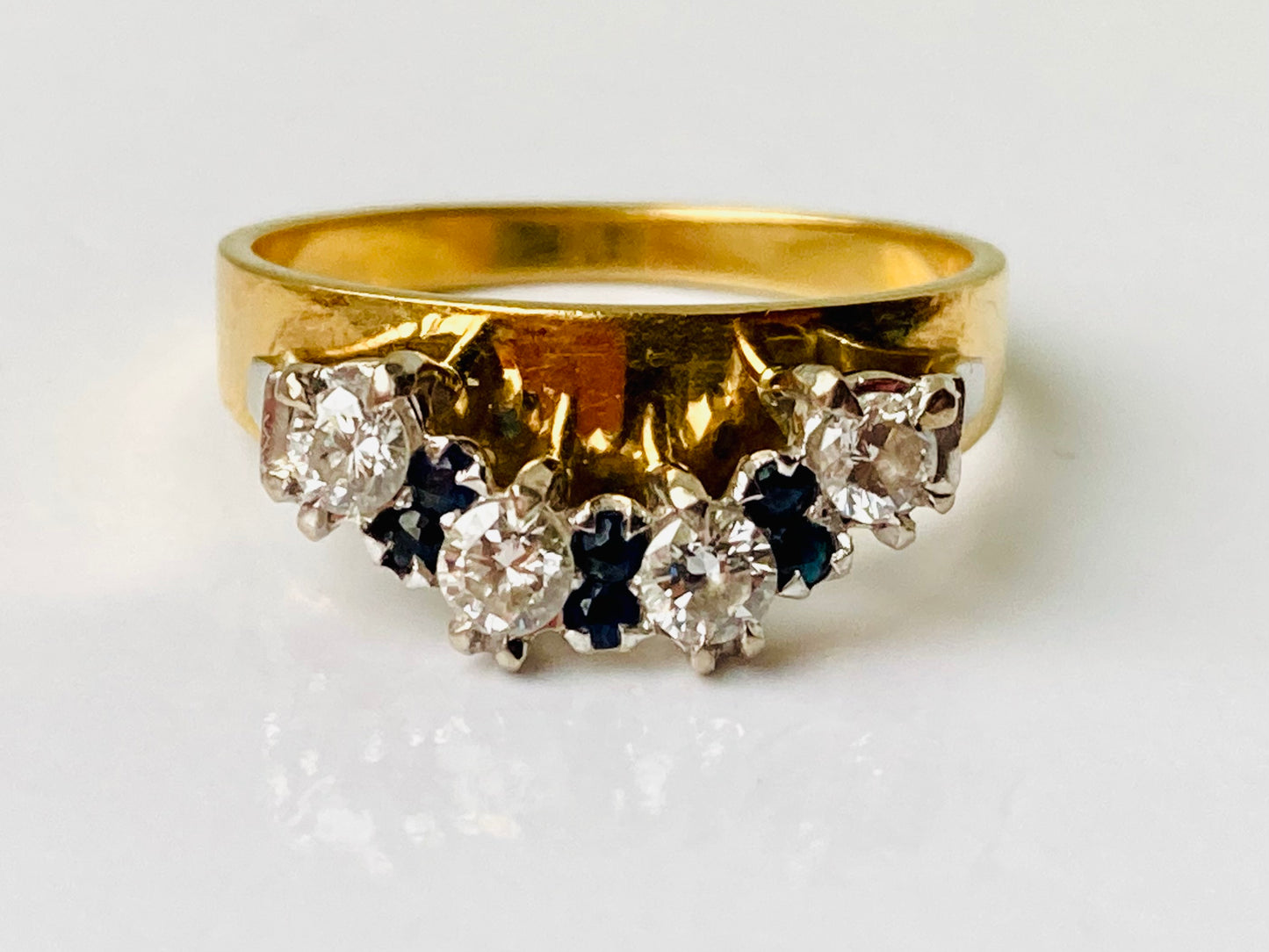 Vintage 18ct Gold Sapphire & Diamond Ring