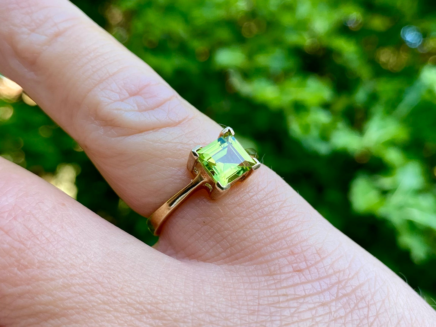 9ct Gold Peridot Ring