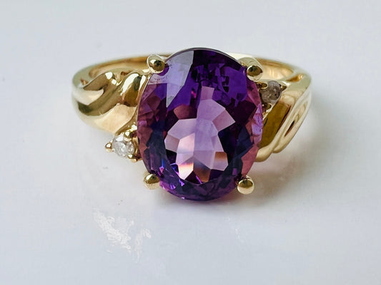 9ct Gold Amethyst & Diamond Ring