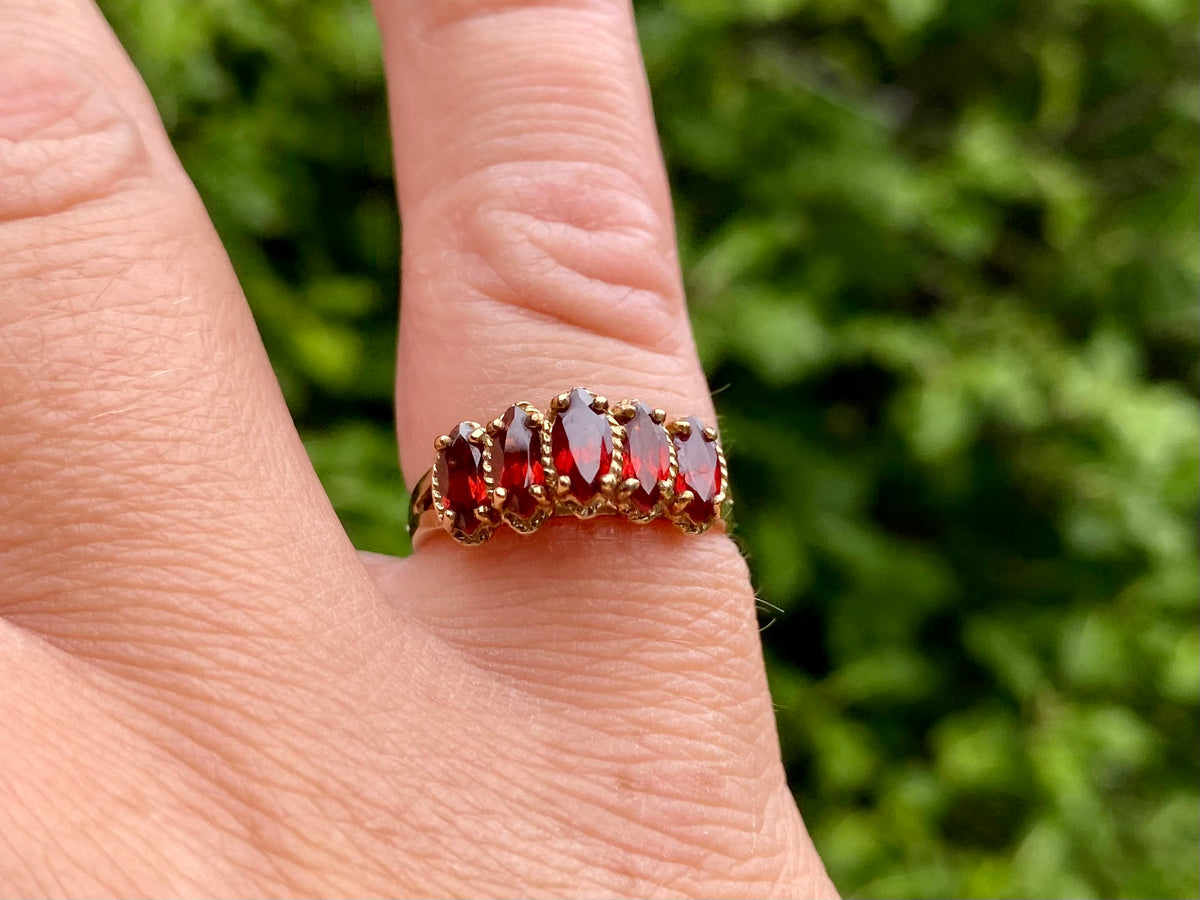 9ct Gold Garnet Ring