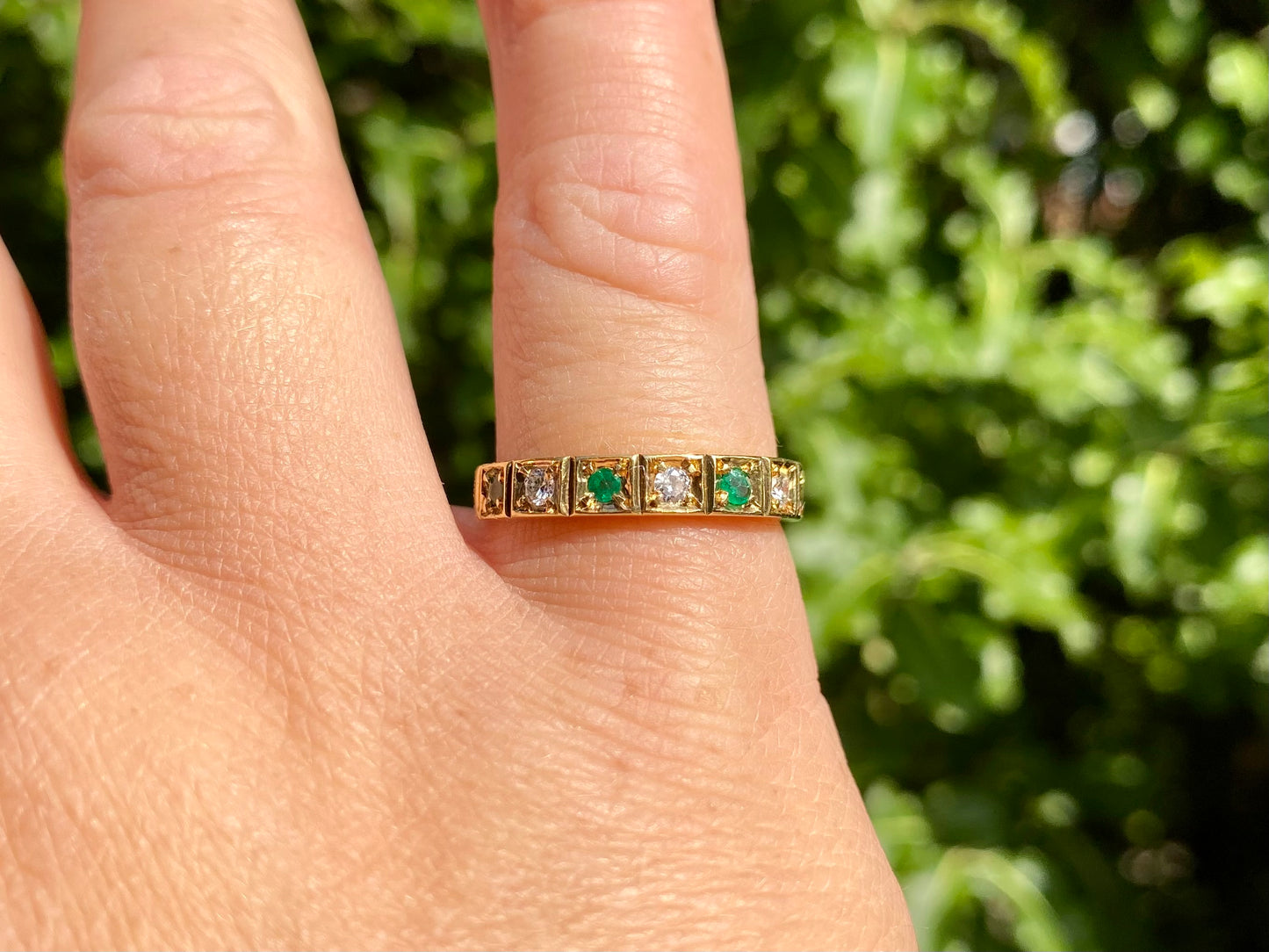 Vintage 18ct Gold Emerald & Diamond Ring