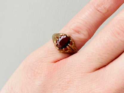 9ct Gold Garnet Ring