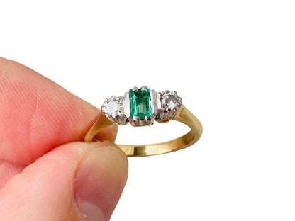 Vintage 18ct Gold Emerald & Diamond Ring