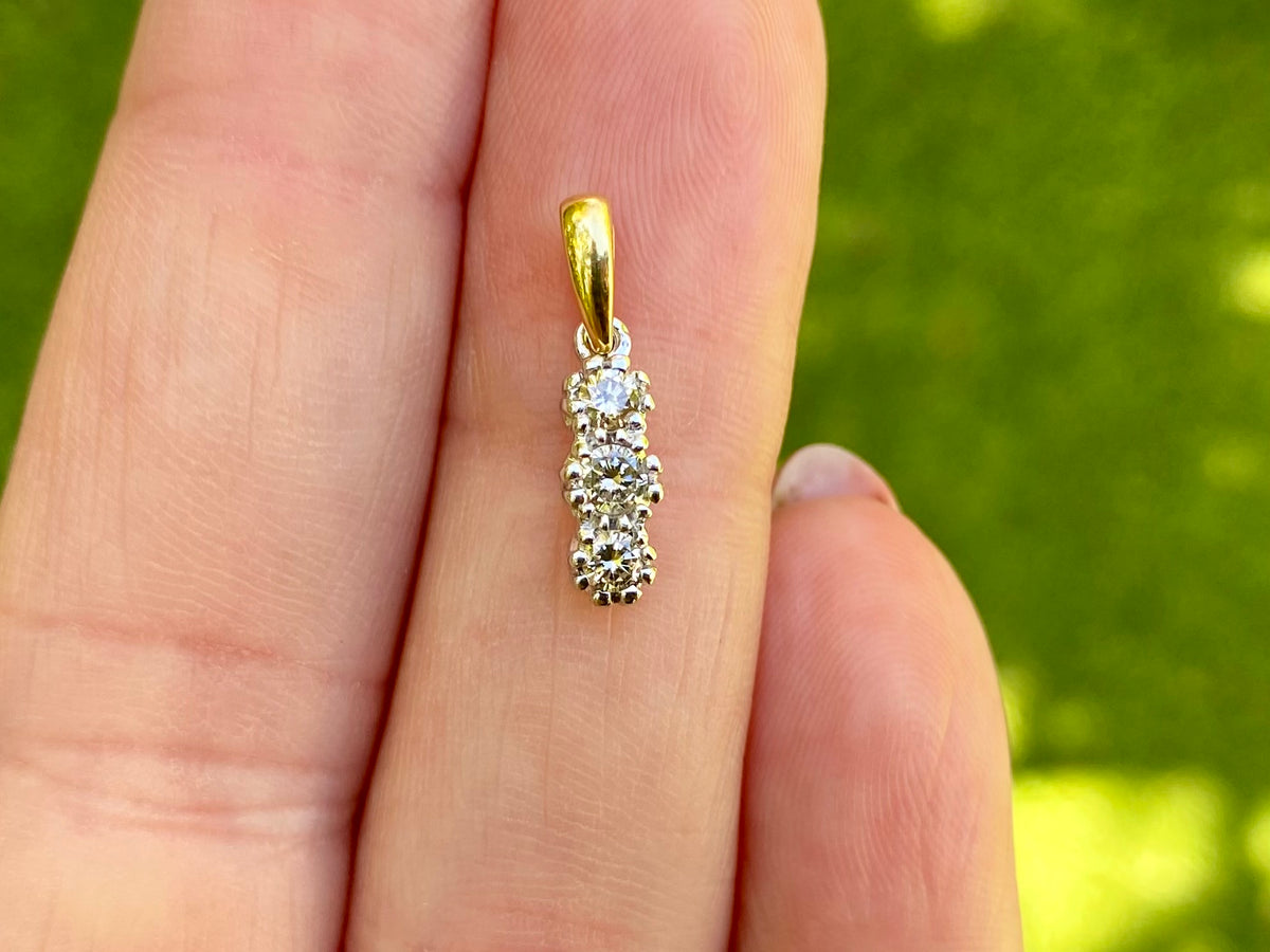 18ct Gold 0.26ct Diamond Pendant