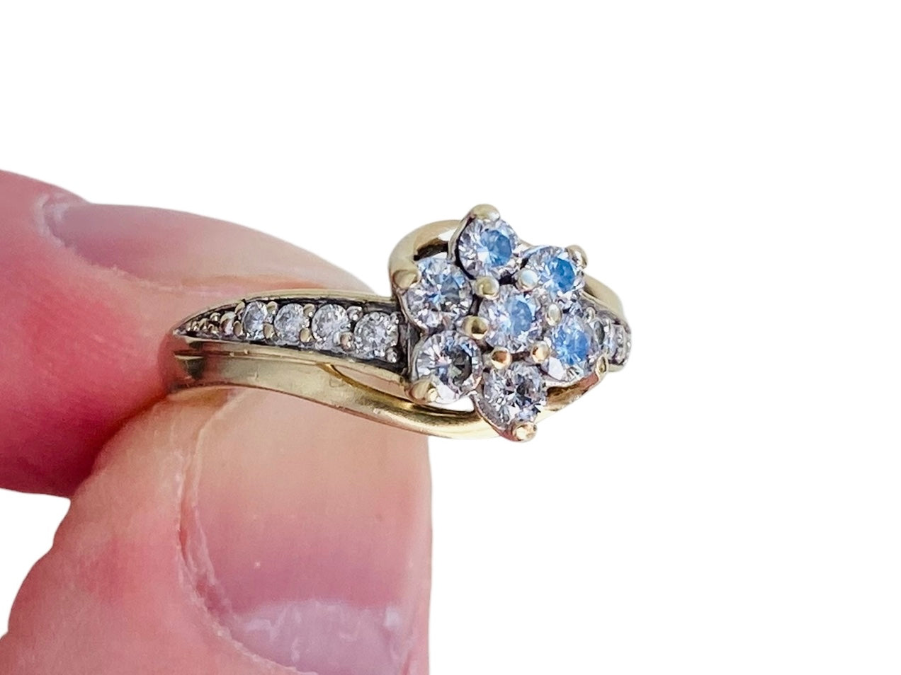 9ct Gold 0.65ct Diamond Daisy Ring