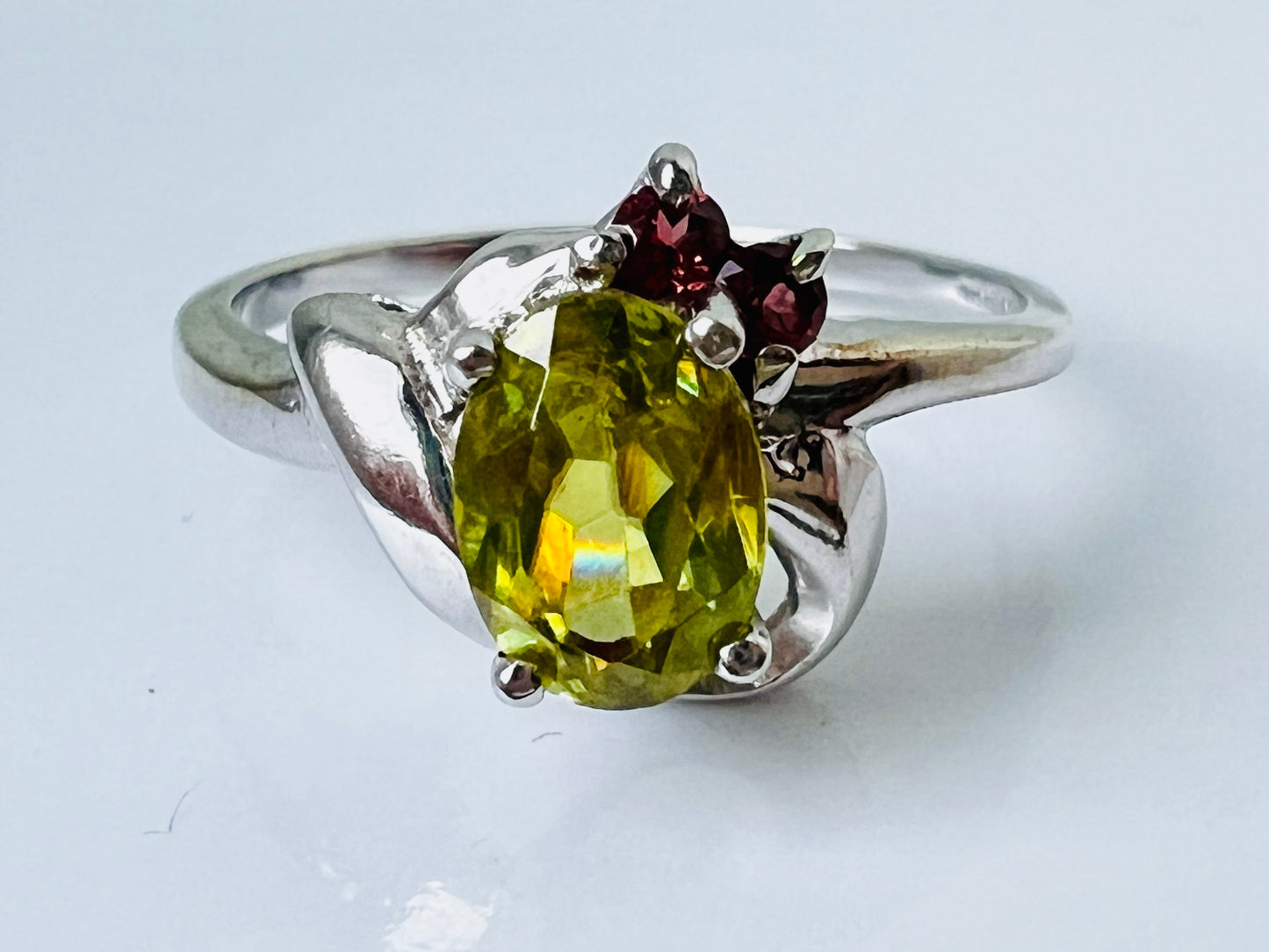 9ct Gold Peridot & Garnet Ring