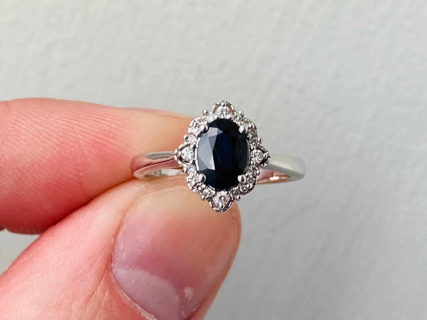 9ct Gold Sapphire & Diamond Ring