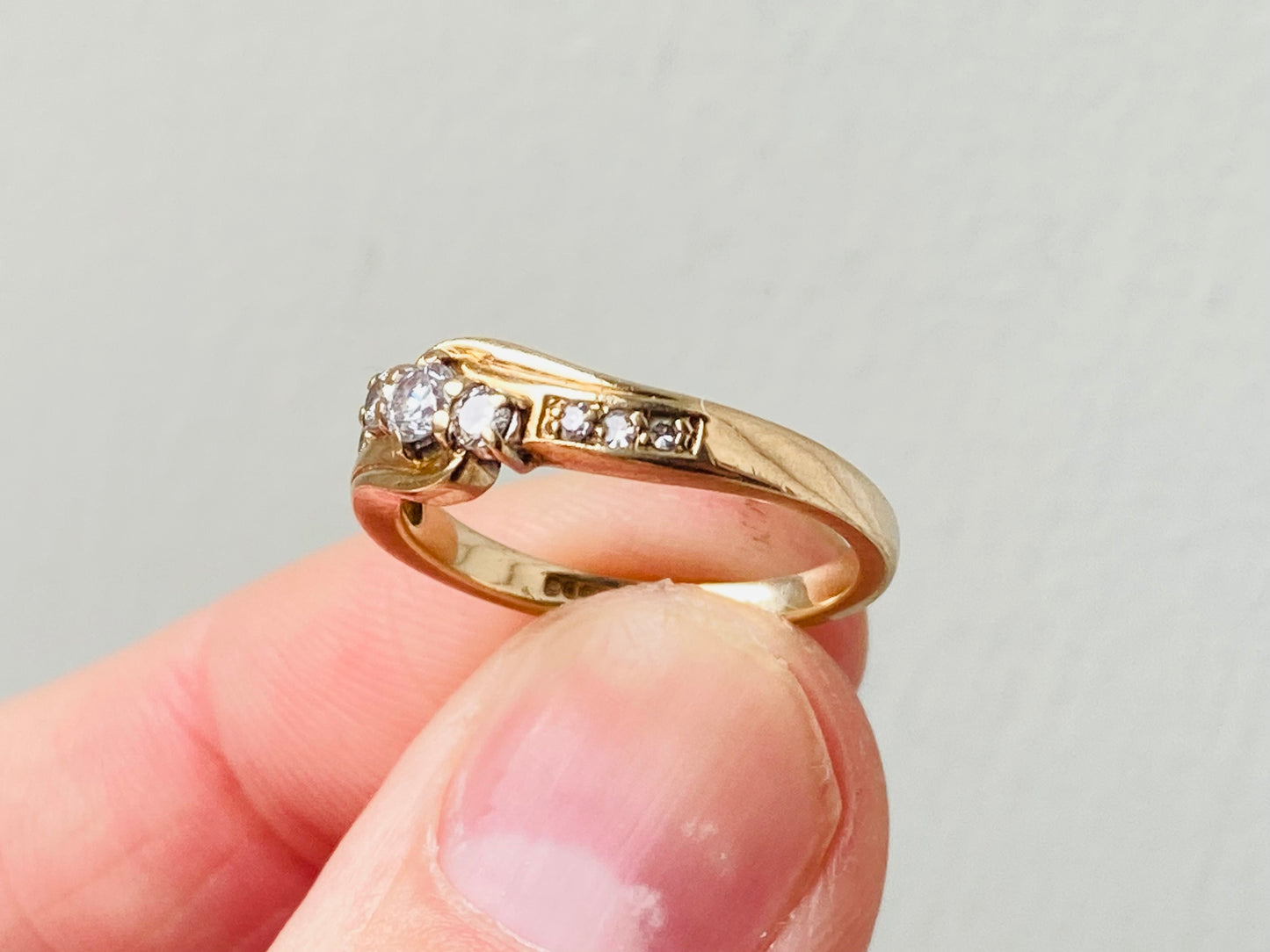 9ct Gold Diamond Ring