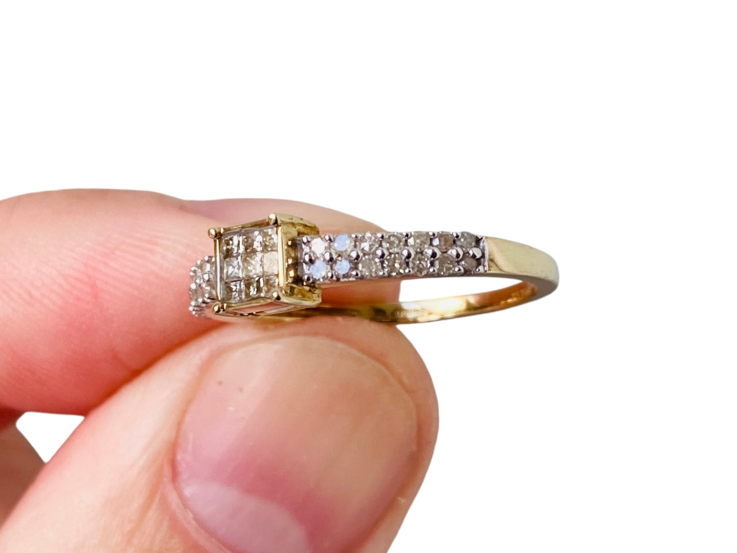 9ct Gold Diamond Ring