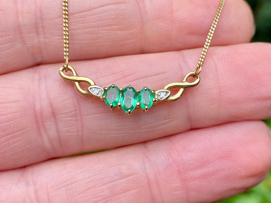 9ct Gold Emerald Pendant Necklace