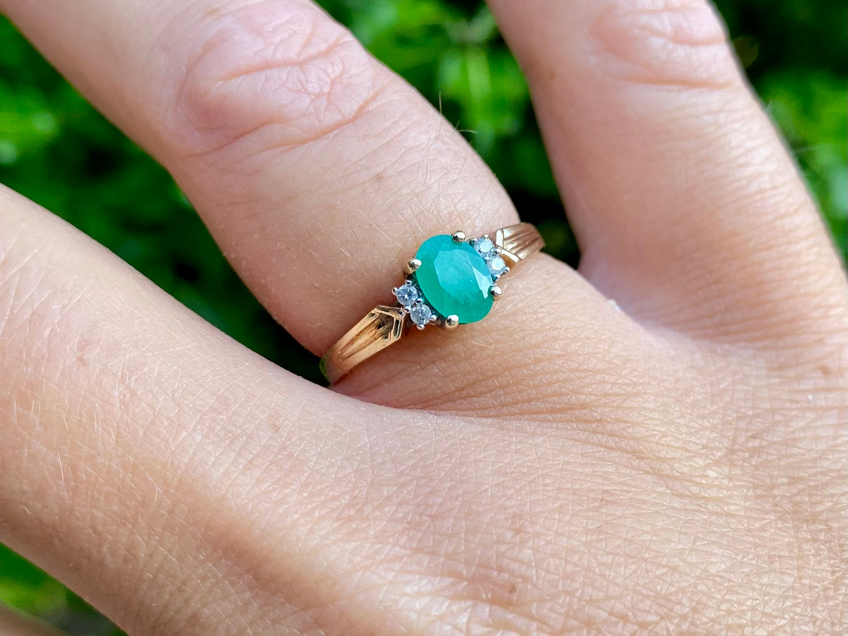 9ct Gold Emerald & Diamond Ring
