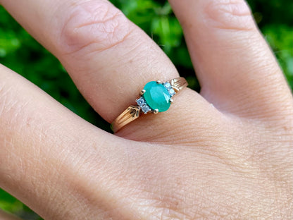 9ct Gold Emerald & Diamond Ring