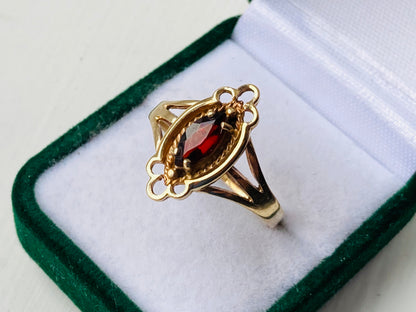 9ct Gold Garnet Ring