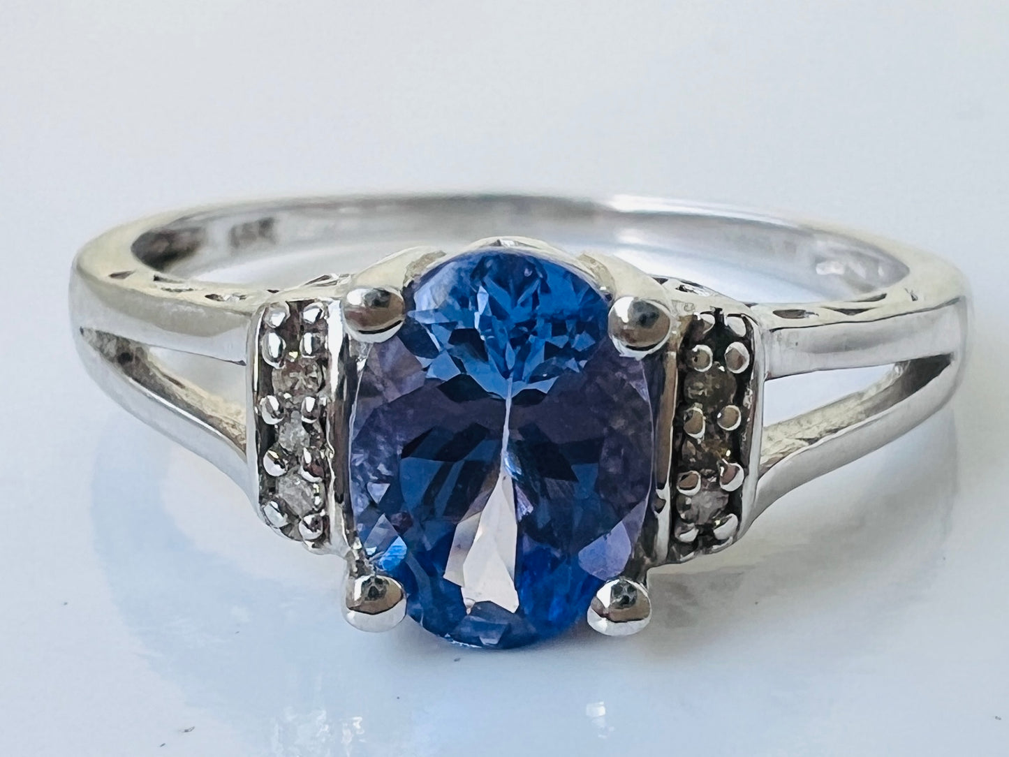 9ct Gold Tanzanite & Diamond Ring