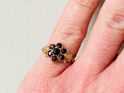 9ct Gold Garnet Ring