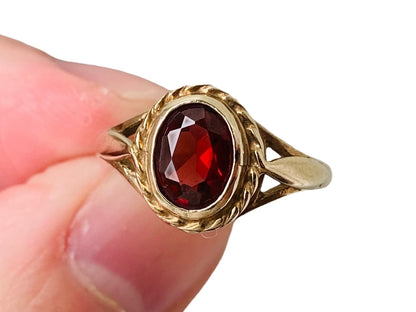 9ct Gold Garnet Ring
