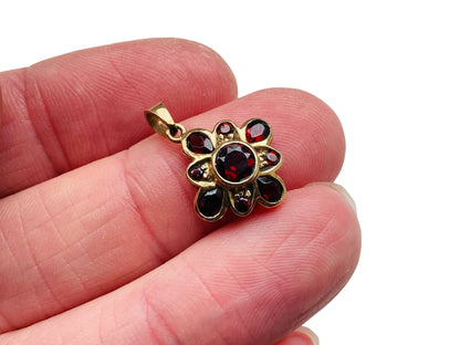 9ct Gold Garnet Pendant