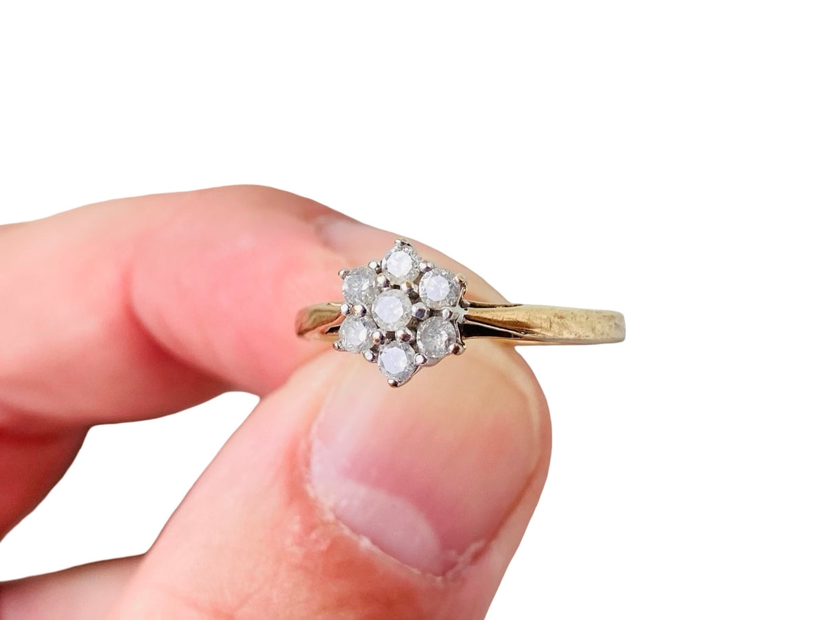 9ct Gold 0.33ct Diamond Daisy Ring
