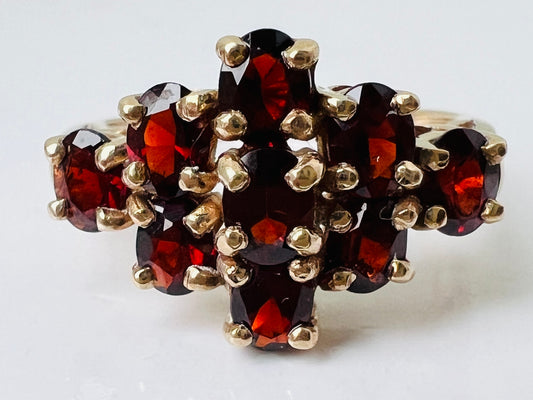 9ct Gold Garnet Ring