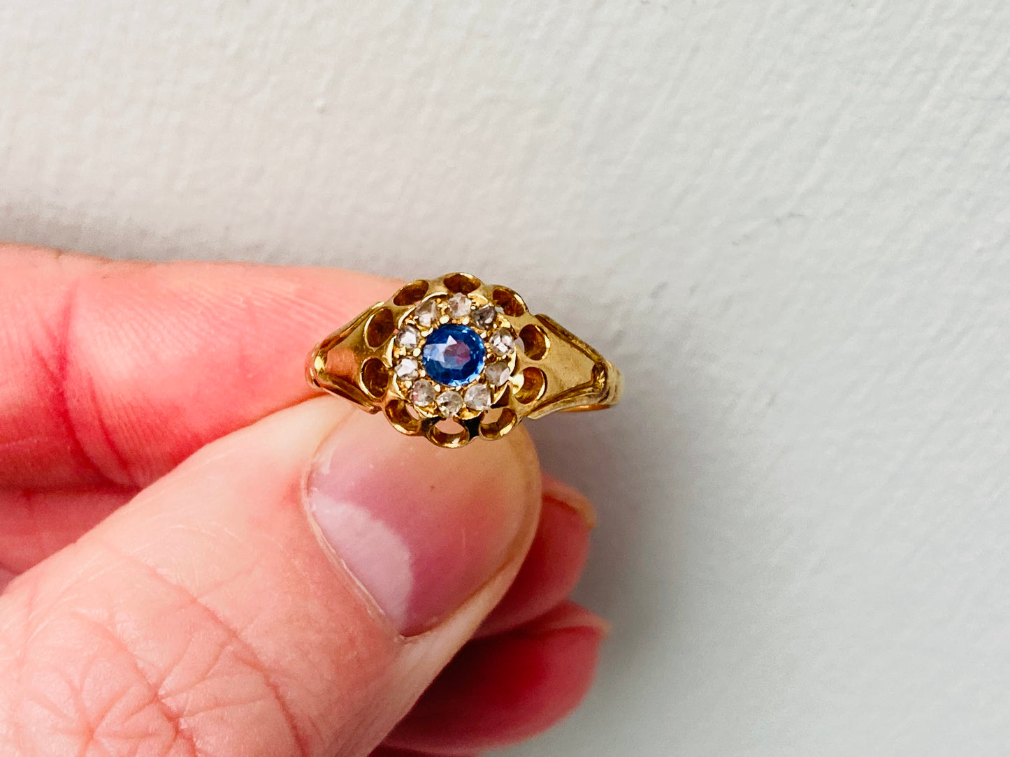 Antique 18ct Gold Sapphire & Diamond Ring