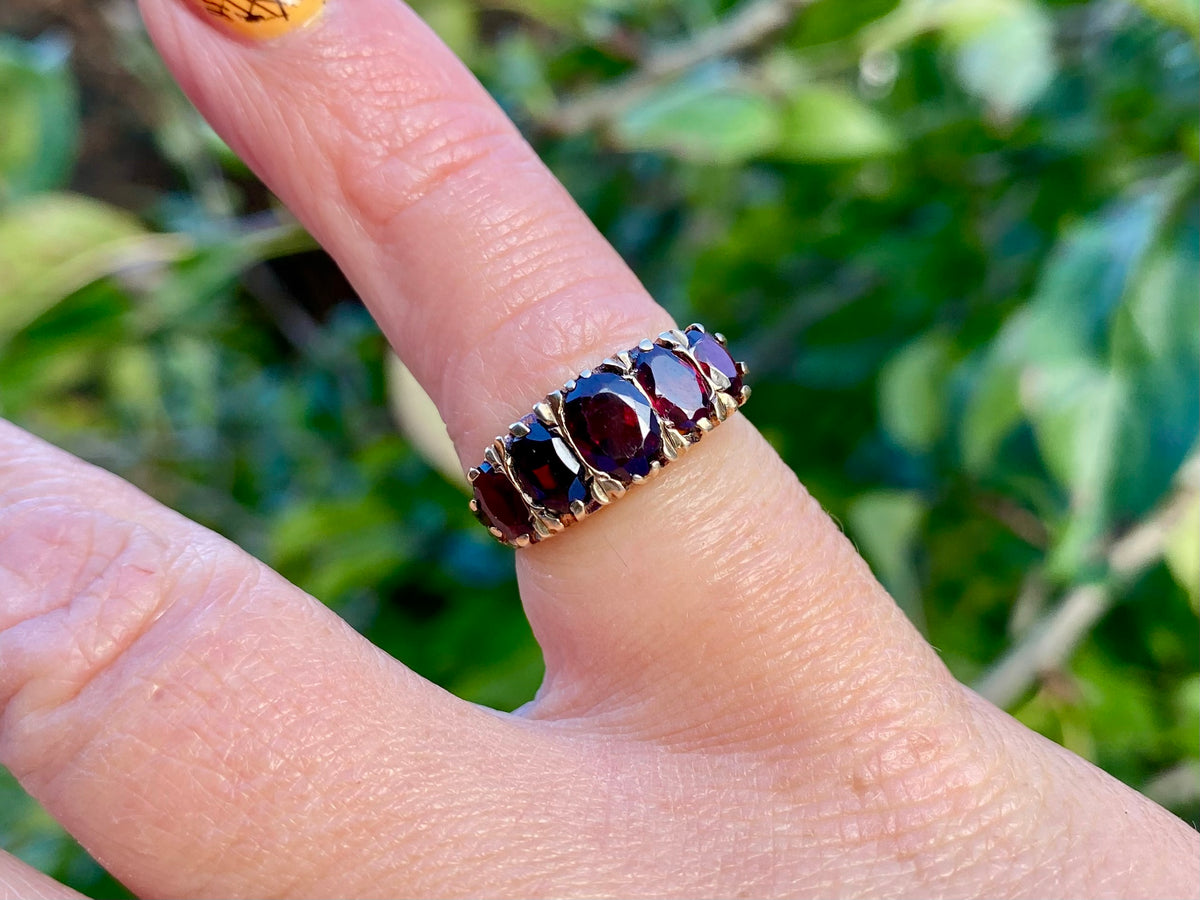 Vintage 9ct Gold Garnet Ring