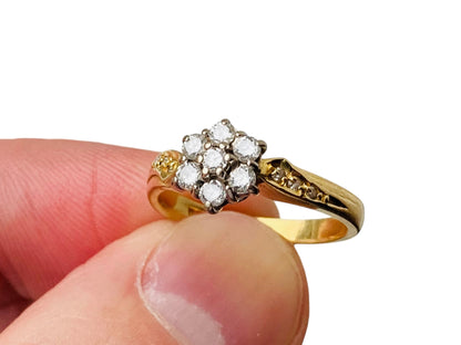 Vintage 18ct Gold Diamond Daisy Ring