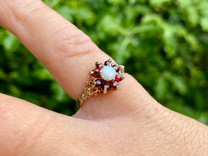 Vintage 9ct Gold Opal & Garnet Ring