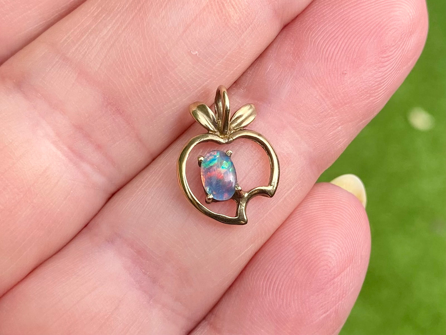 9ct Gold Opal Pendant