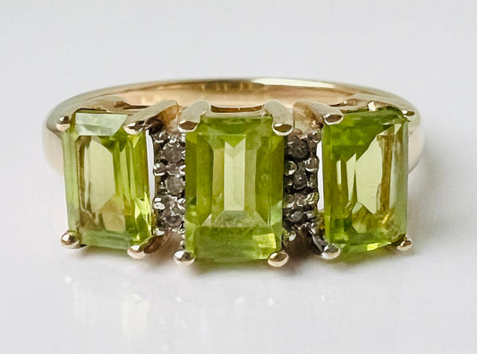 9ct Gold Peridot & Diamond Ring
