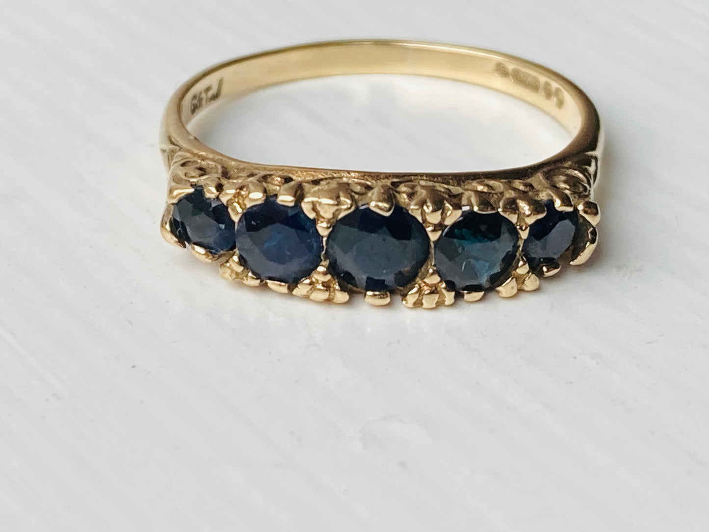 Vintage 9ct Gold Sapphire Ring