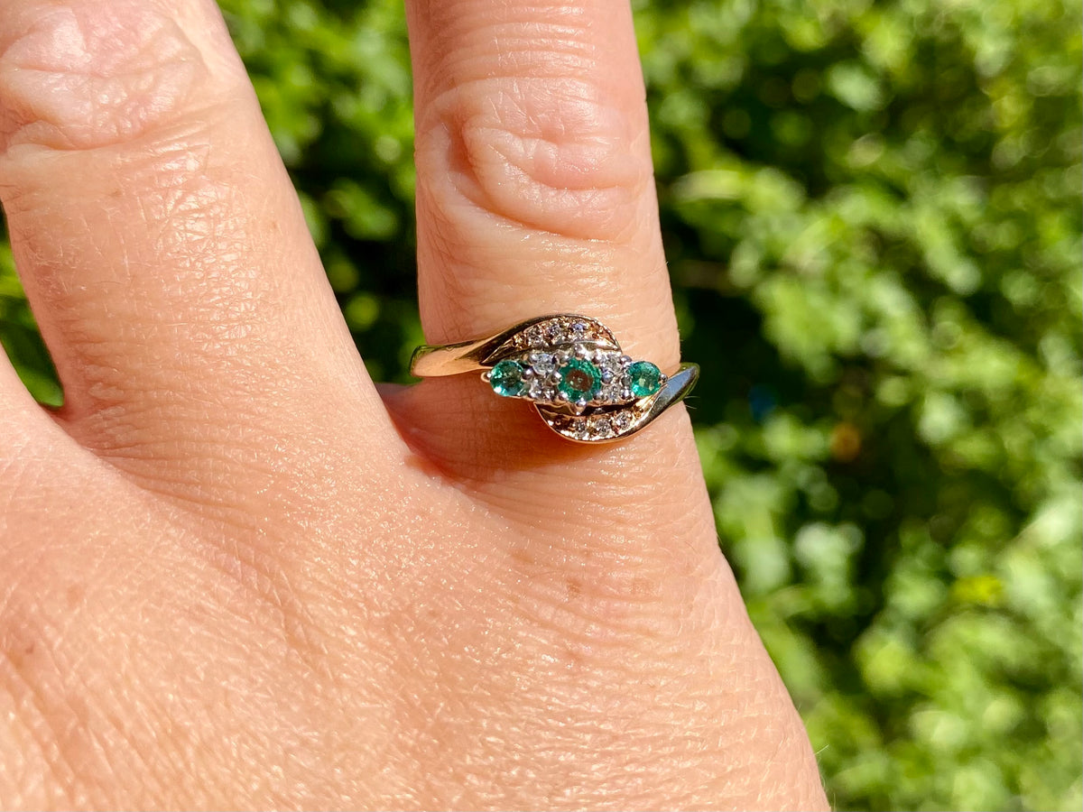 Vintage 9ct Gold Emerald & Diamond Ring