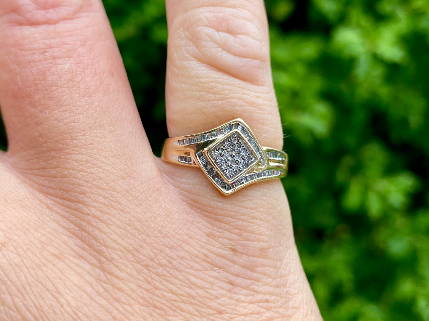 9ct Gold Diamond Ring