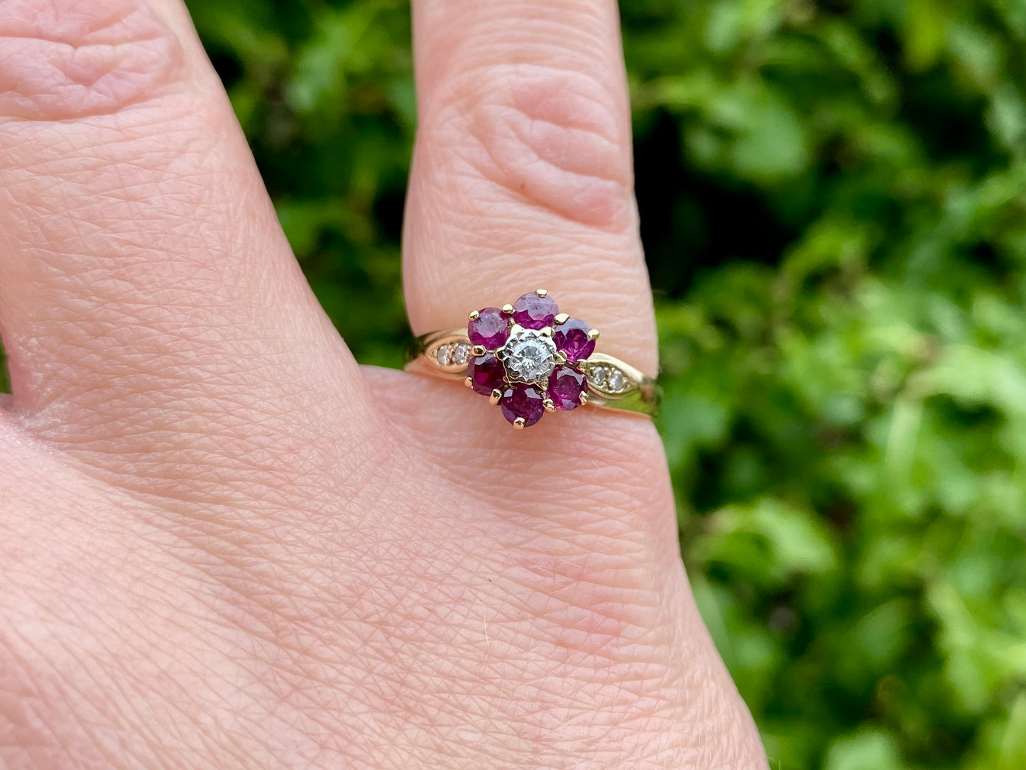 Vintage 9ct Gold Ruby & Diamond Daisy Ring