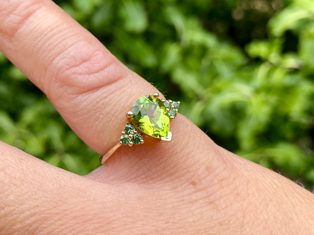 9ct Gold Peridot Ring