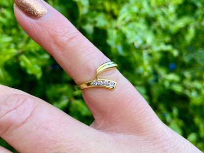 Vintage 18ct Gold Diamond Curve Ring