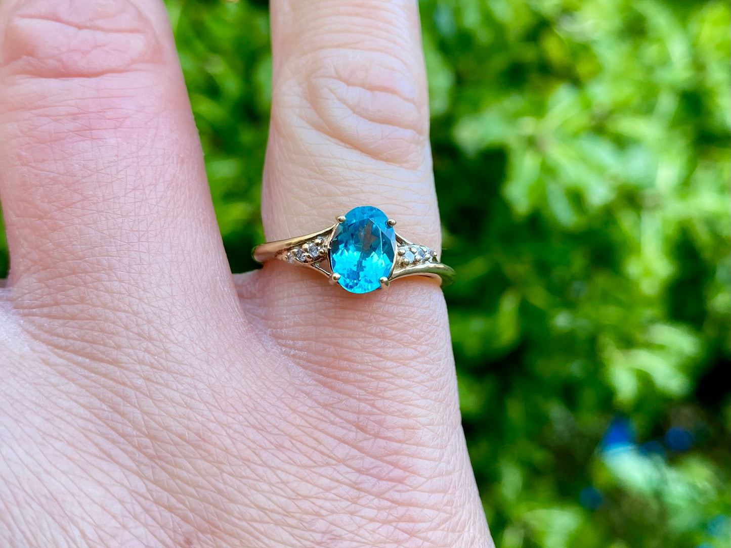 9ct Gold Apatite & Diamond Ring