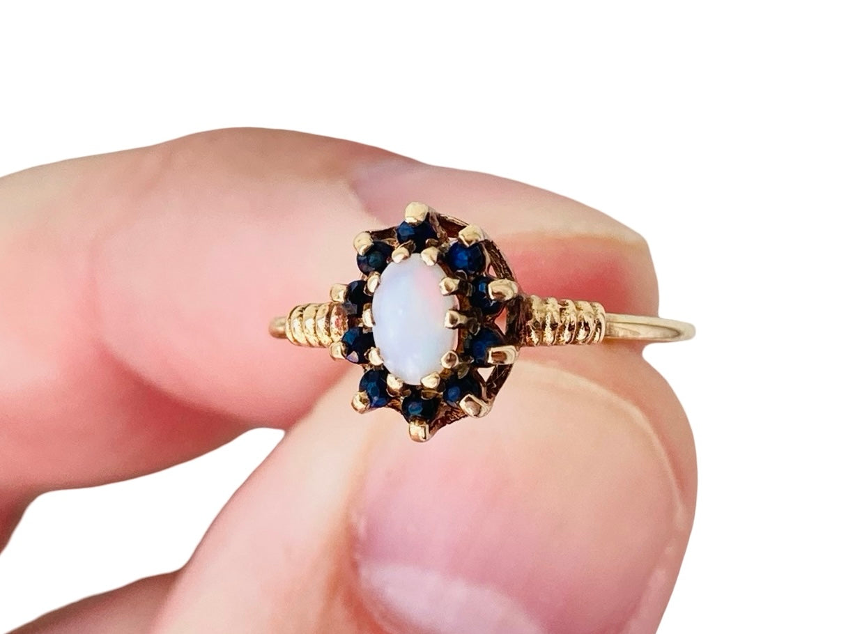 Vintage 9ct Gold Opal & Sapphire Ring