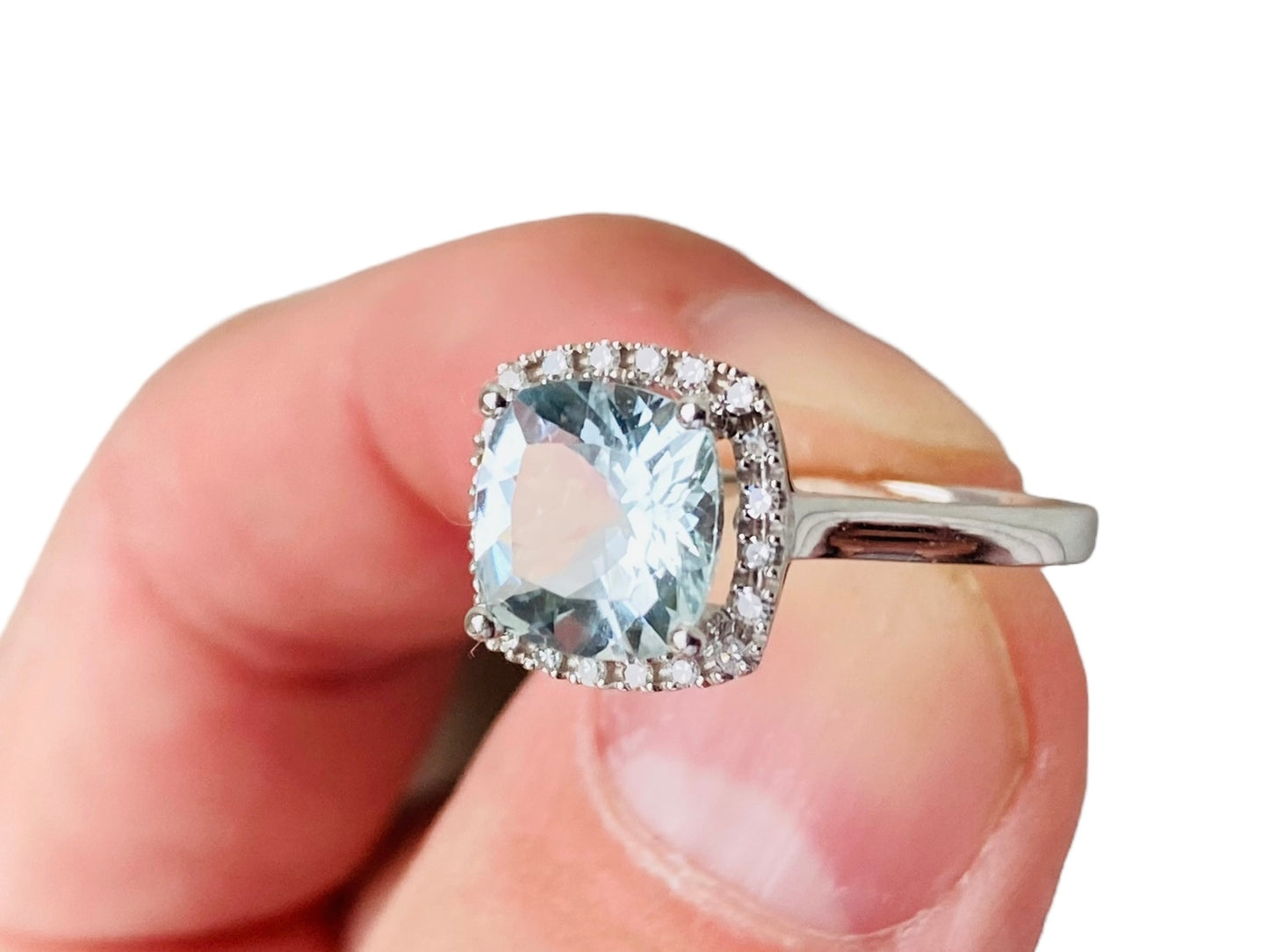 9ct Gold Aquamarine & Diamond Ring