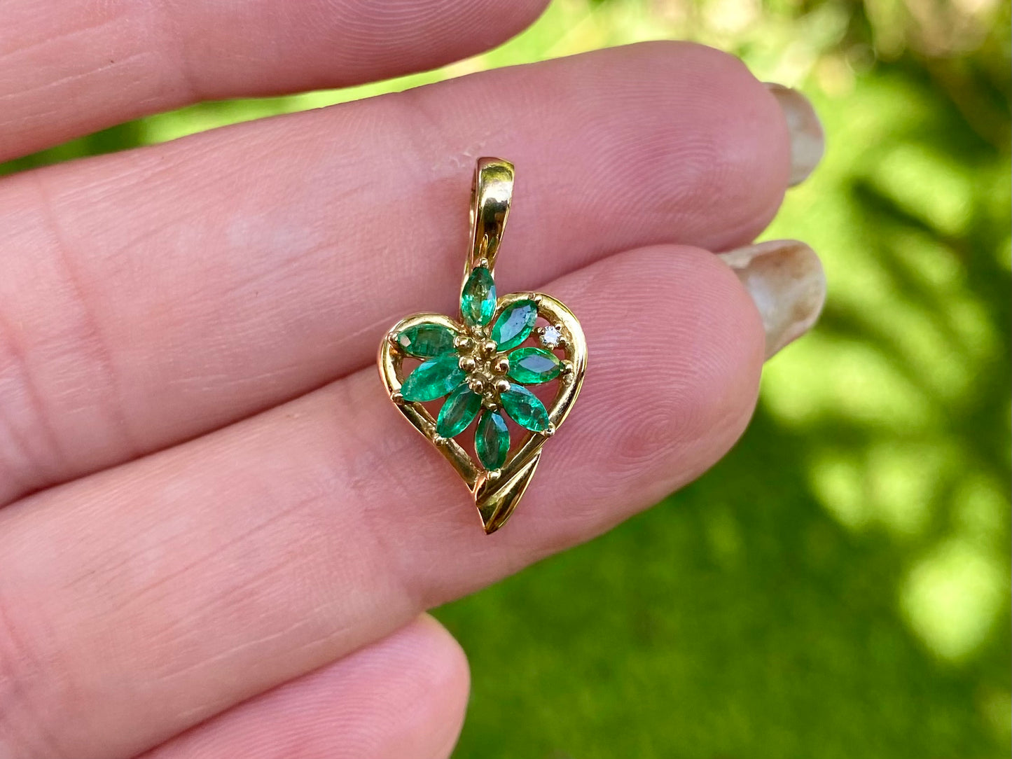 9ct Gold Emerald & Diamond Heart Pendant