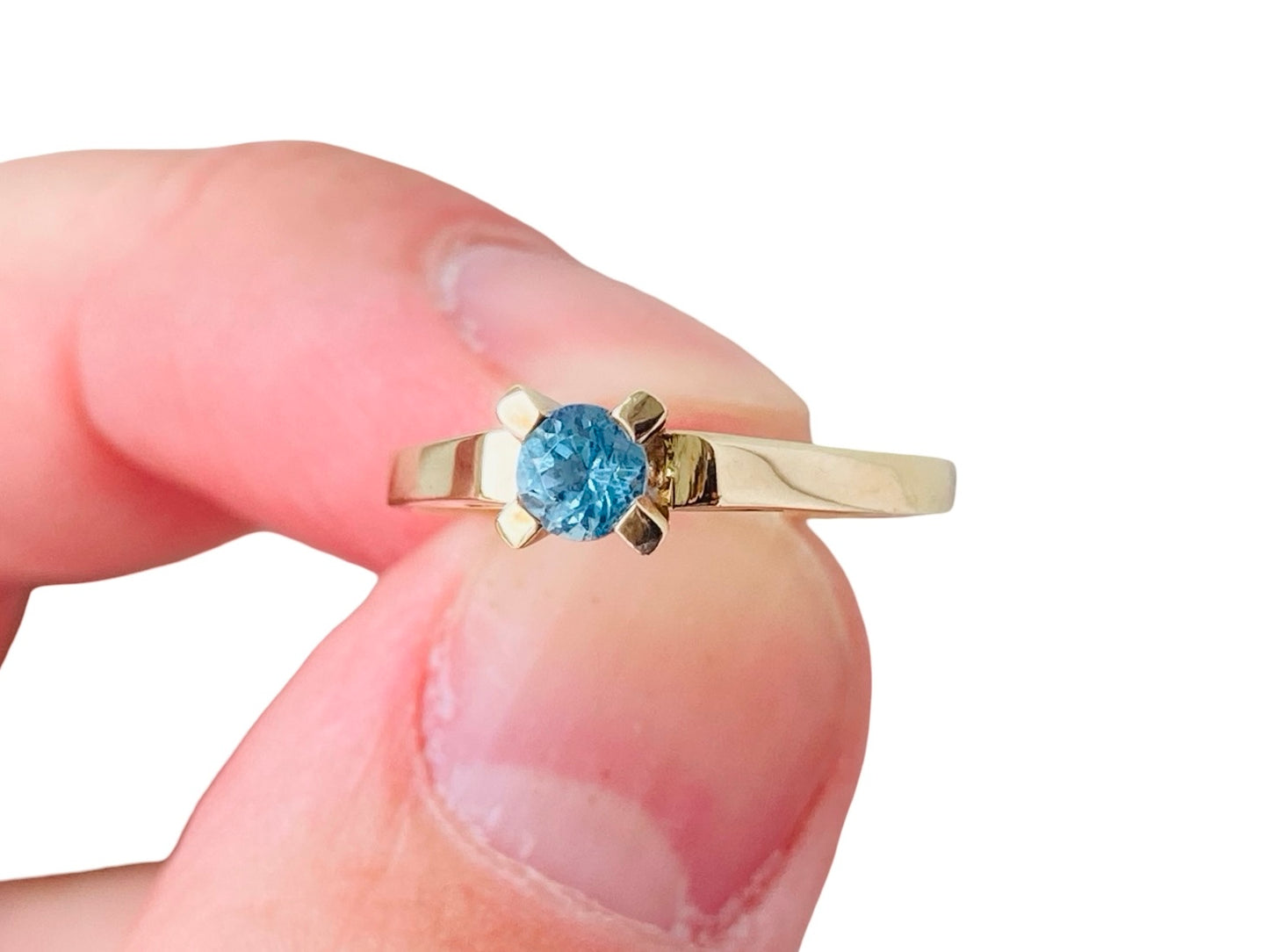 9ct Gold Blue Zircon Ring