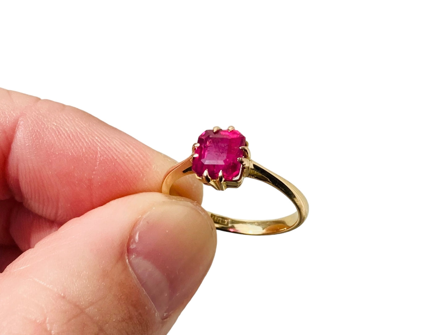 Vintage 18ct Gold Ruby Ring