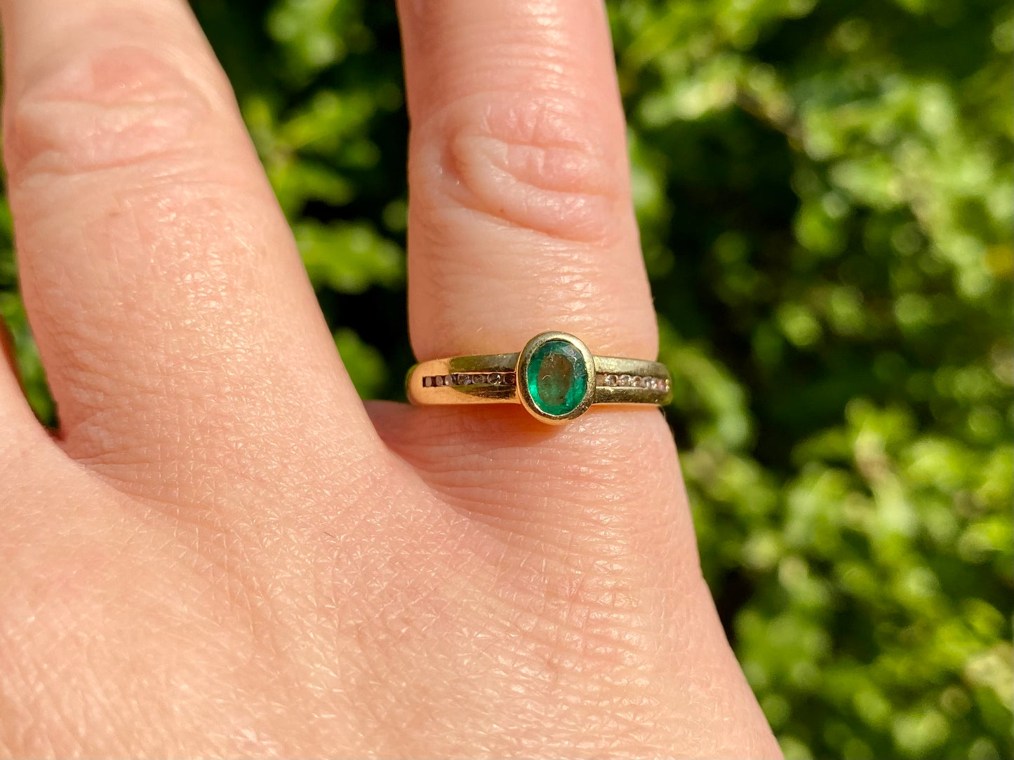 18ct Gold Emerald & Diamond Ring