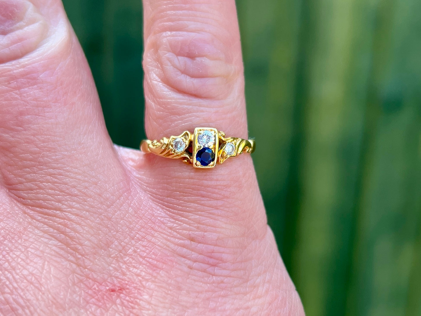 Vintage 18ct Gold Sapphire & Diamond Ring